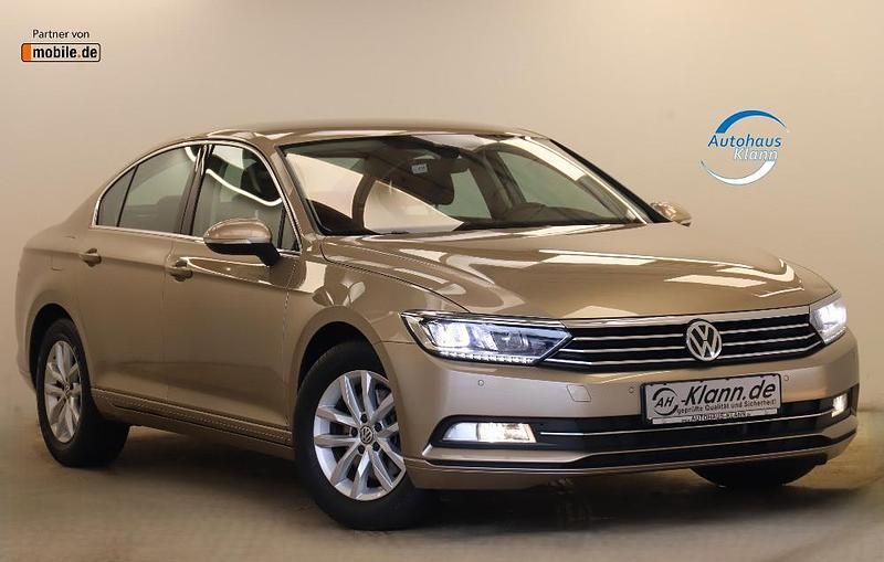 Gebraucht VW Passat 125 PS (91 kW) 2016 Gold Limousine
