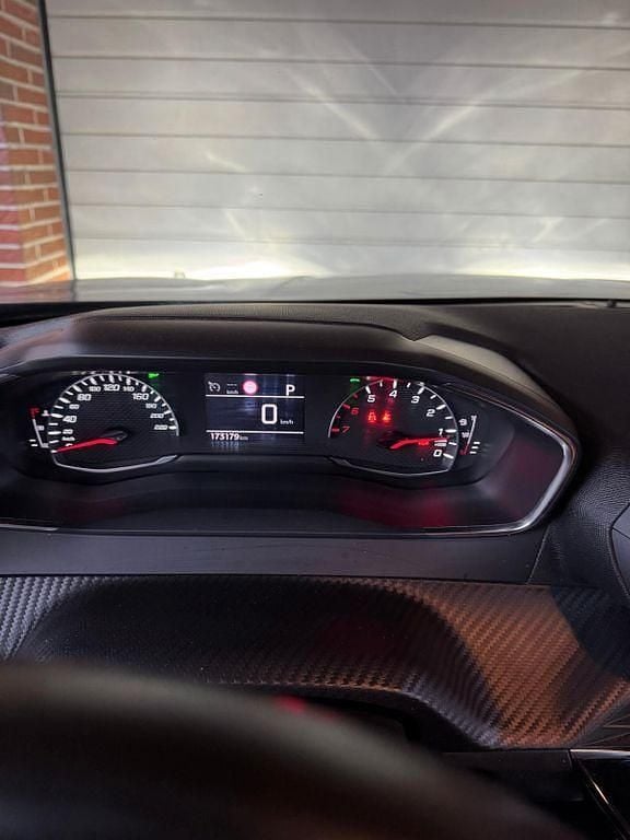 Gebraucht Peugeot 2008 Allure 131 PS (96 kW) 2022 Grau SUV