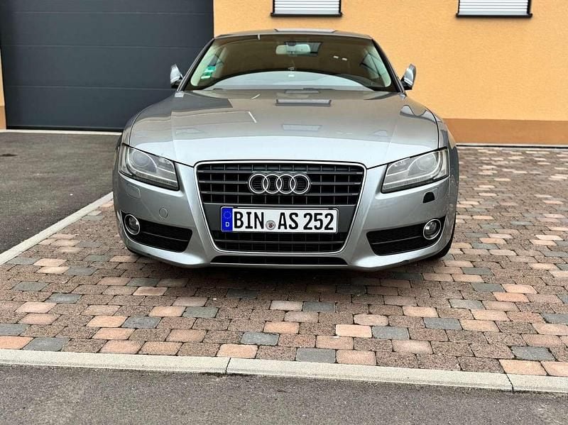 Grau Gebraucht 2011 Audi A5 Sportback Coupé | 8.999 € (Guter Preis) - Bild 1/4