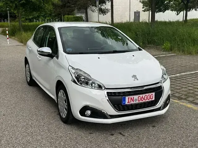 Gebraucht Peugeot 208 Allure 110 PS (80 kW) 2017 Weiß Kleinwagen