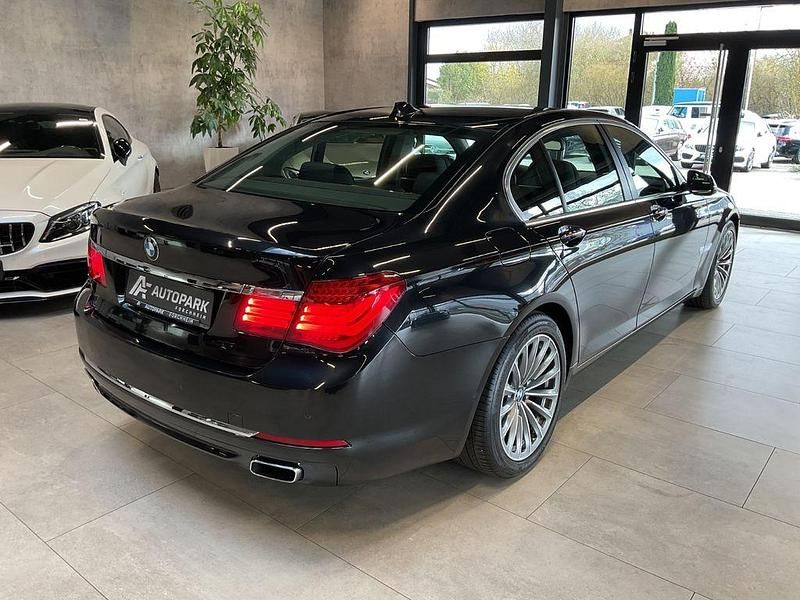 Gebraucht BMW 740 320 PS (235 kW) 2013 Black sapphire metallic Limousine