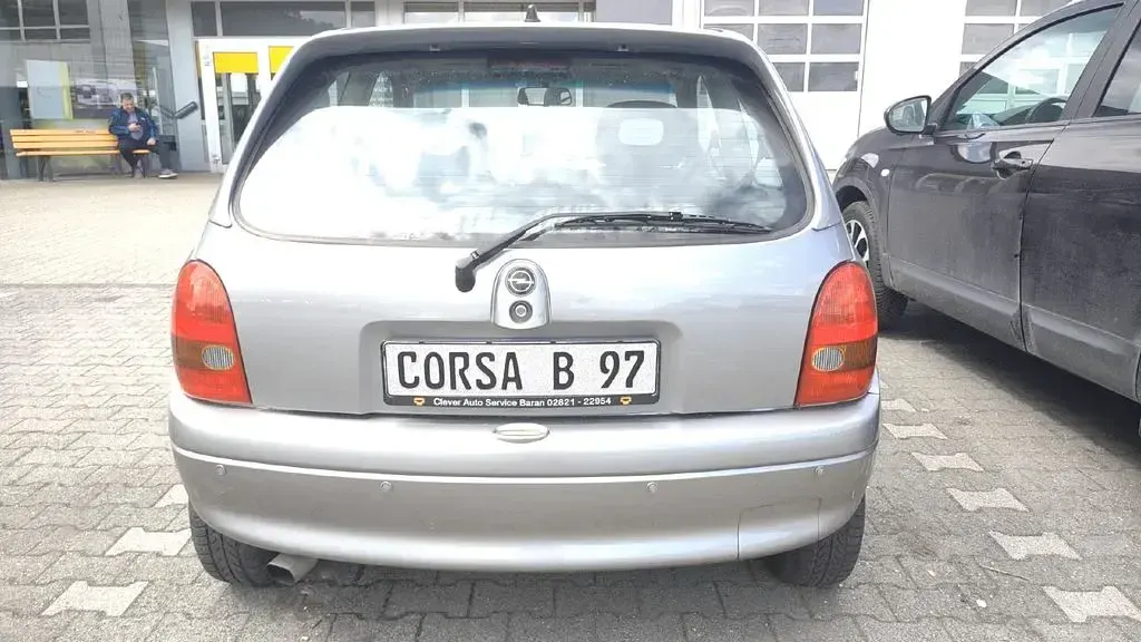 Gebraucht Opel Corsa 90 PS (66 kW) 1997 Grau Kleinwagen