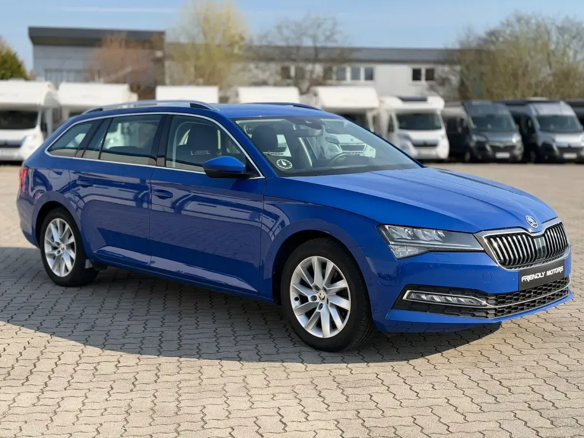 Gebraucht Skoda Superb Style 190 PS (139 kW) 2023 Blau Kombi
