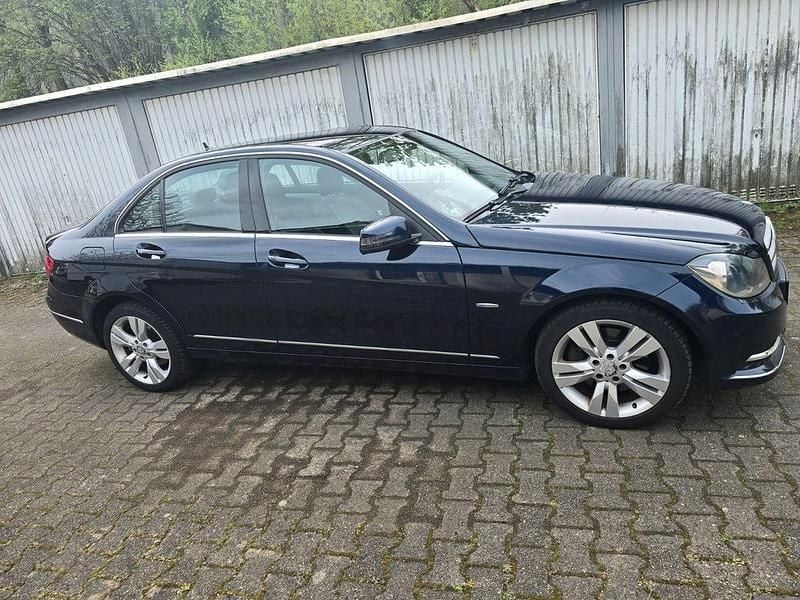 Gebraucht Mercedes C350 Elegance 306 PS (225 kW) 2011 Blau Limousine