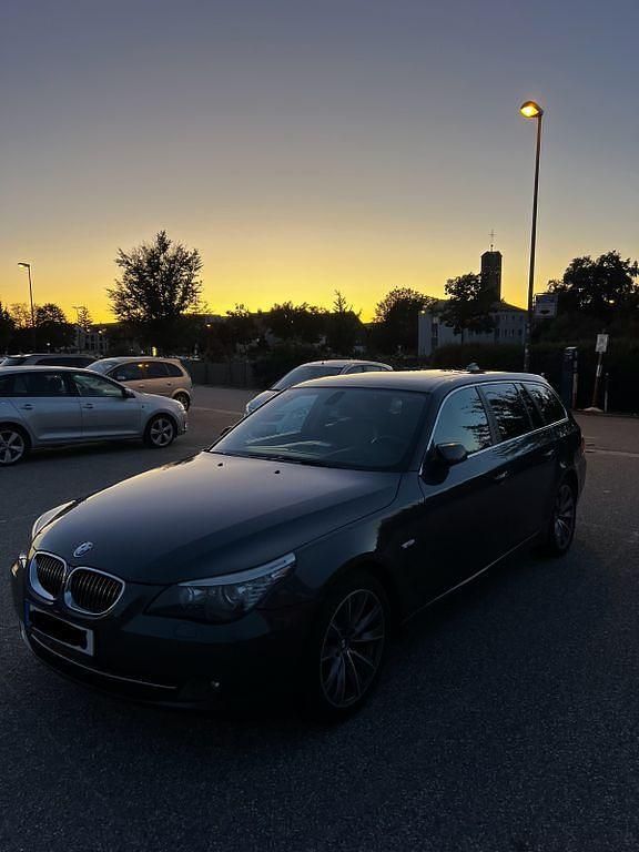Grau Gebraucht 2007 BMW 535 Kombi | 8.900 € (Teuer) - Bild 1/4