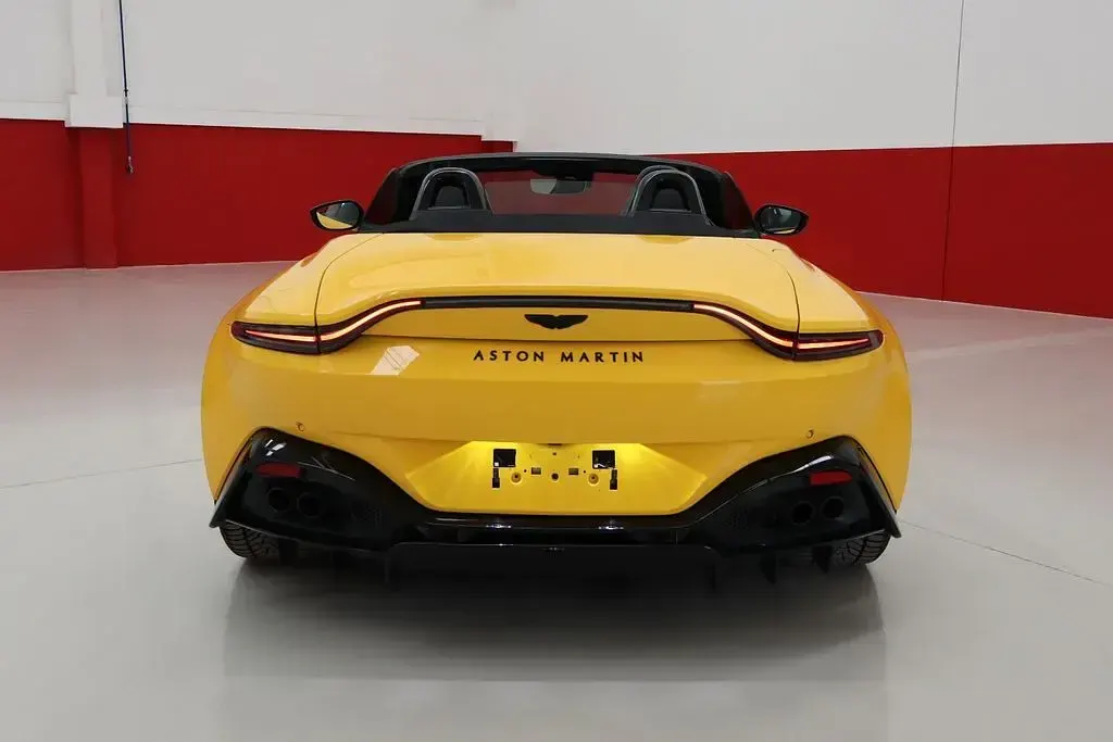 Gebraucht Aston Martin V8 Vantage 510 PS (375 kW) 2023 Gelb Cabrio