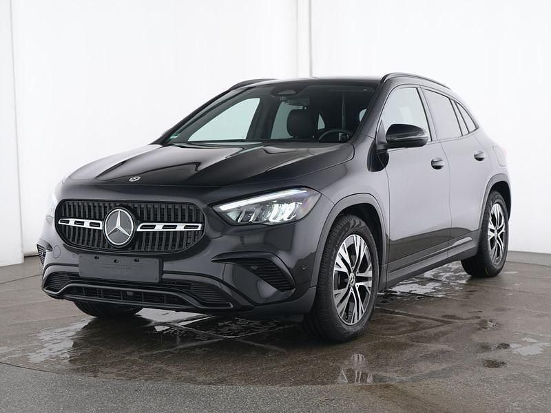 Lack kosmosschwarz Gebraucht 2024 Mercedes GLA200 Progressive SUV | 38.770 € (Fairer Preis) - Bild 1/4