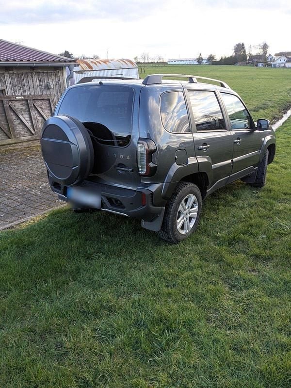Gebraucht Lada niva 80 PS (58 kW) 2021 Grau SUV