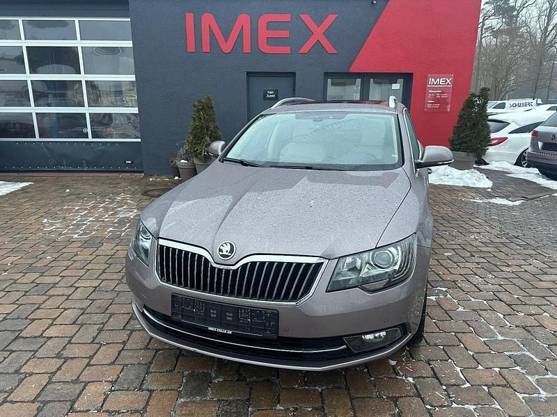 Gebraucht Skoda Superb Elegance 170 PS (125 kW) 2014 Violet Kombi