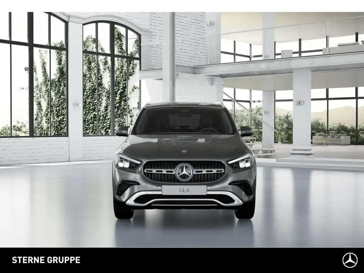 Gebraucht Mercedes GLA200 163 PS (119 kW) 2025 Grau SUV