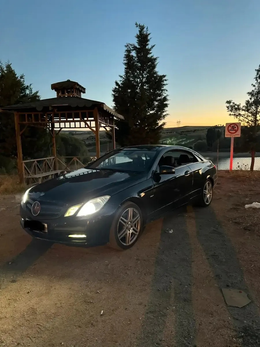 Gebraucht Mercedes E350 265 PS (194 kW) 2012 Schwarz Coupé