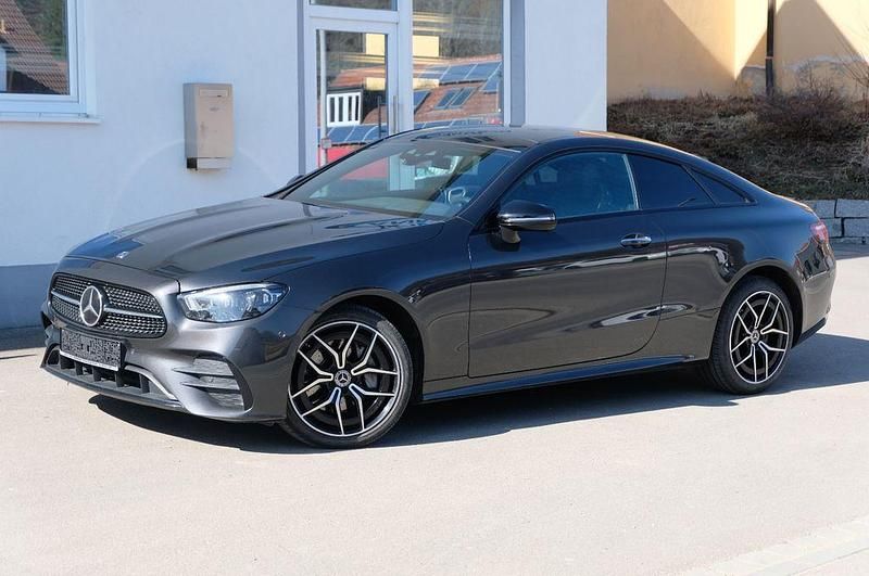 Gebraucht Mercedes E220 AMG line 194 PS (142 kW) 2020 Grau Coupé