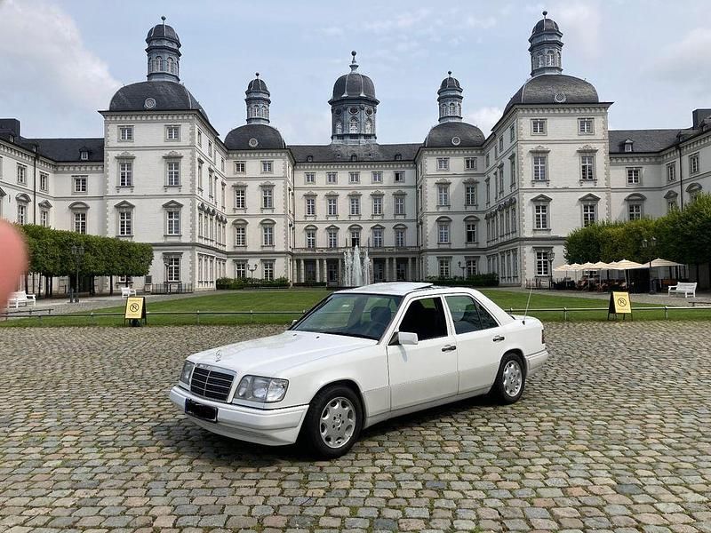 Weiß Gebraucht 1994 Mercedes E200 Limousine | 10.000 € - Bild 1/4