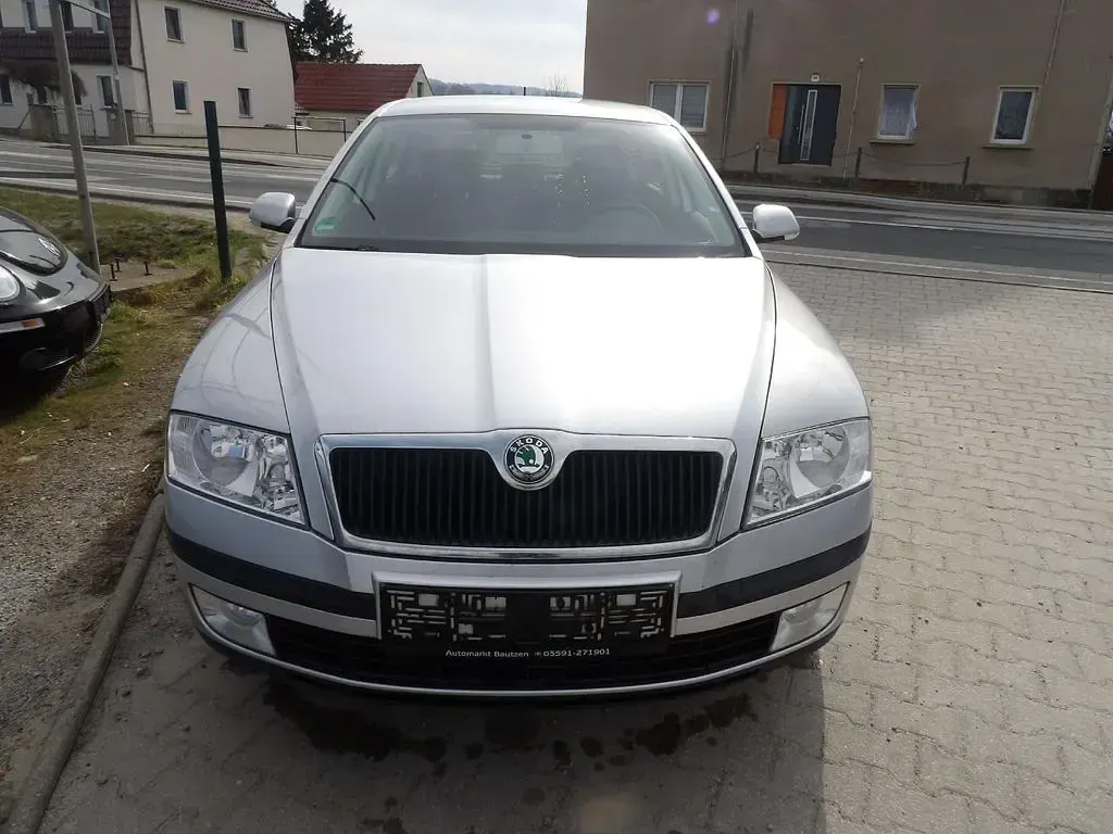 Używany Skoda Octavia Elegance 102 KM (75 kW) 2009 Srebrny Sedan/Limuzyna
