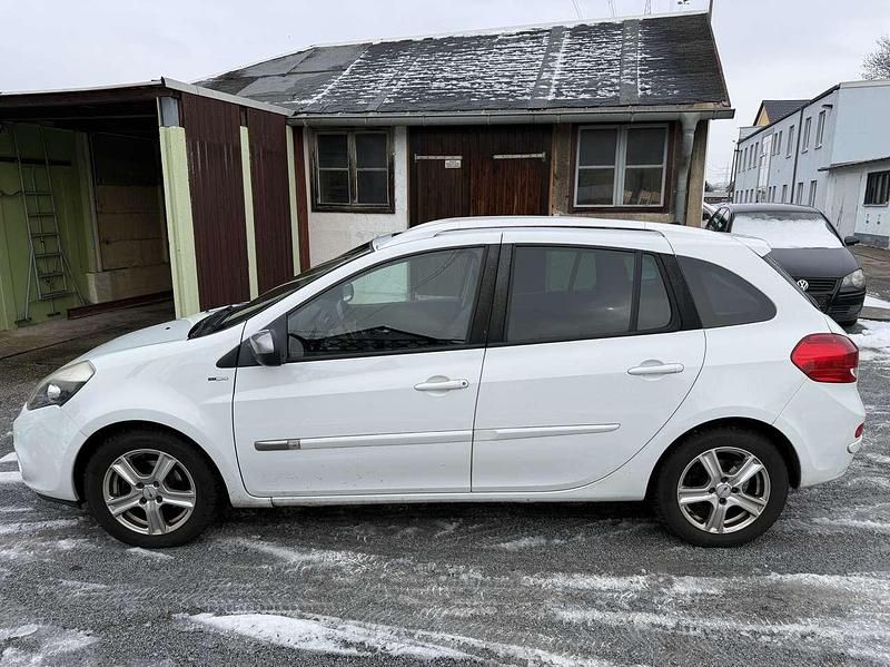 Gebraucht Renault Clio GrandTour 103 PS (75 kW) 2011 Gletscherweiss Kombi