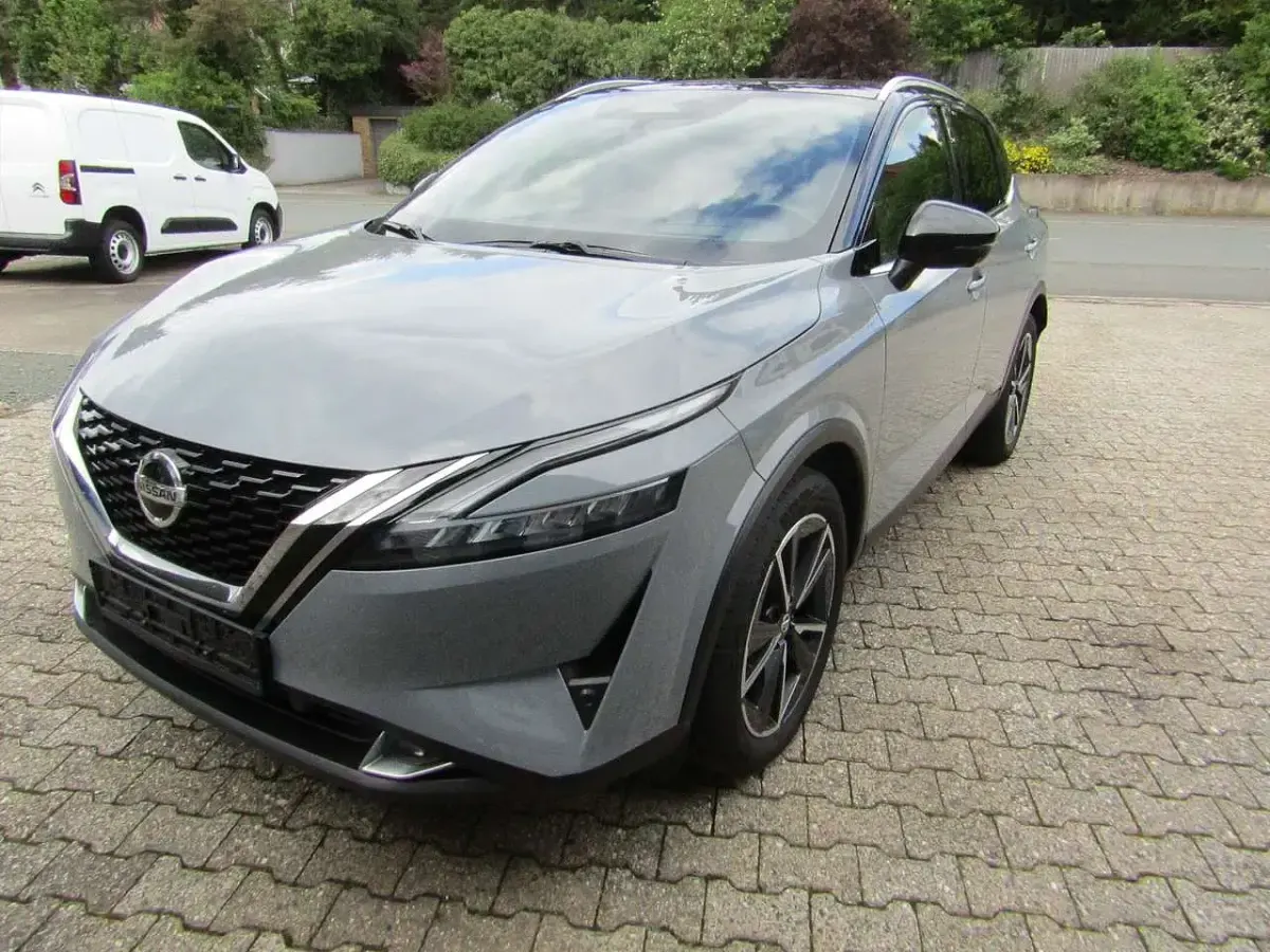 Gebraucht Nissan Qashqai Tekna+ 158 PS (116 kW) 2022 Ceramic grey p/black m SUV