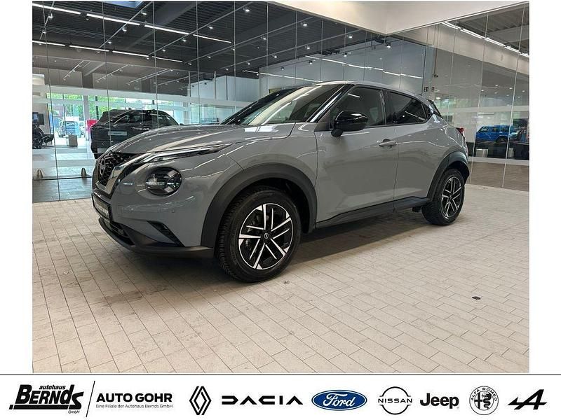 Ceramic grey (kbyg) Gebraucht 2024 Nissan Juke N-Connecta SUV | 20.470 € (Fairer Preis) - Bild 1/4
