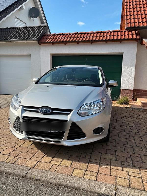 Silber Gebraucht 2014 Ford Focus Limousine | 5.490 € (Guter Preis) - Bild 1/4
