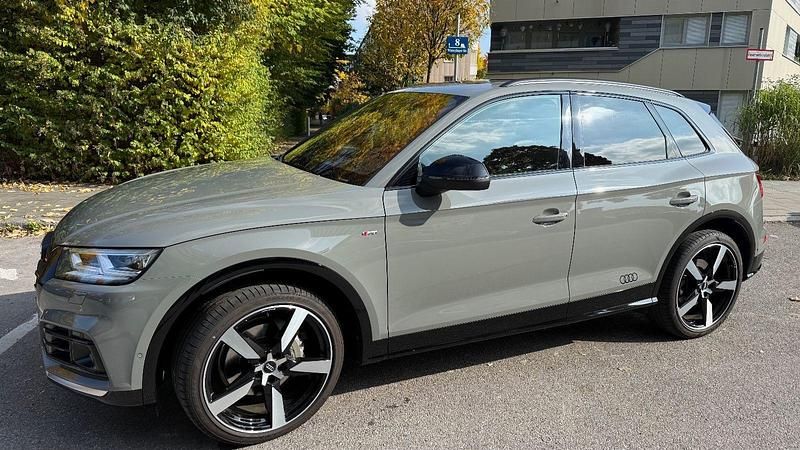 Grau Gebraucht 2019 Audi Q5 Competition SUV | 30.900 € (Fairer Preis) - Bild 1/4