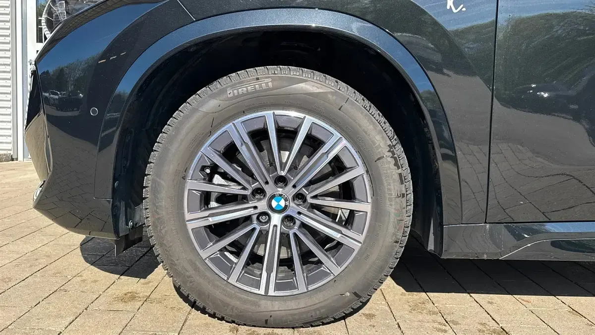 Gebraucht BMW X1 M Sport 156 PS (114 kW) 2025 Saphirschwarz metallic SUV
