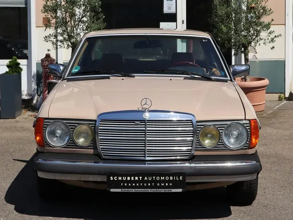 Gebraucht Mercedes 300 125 PS (91 kW) 1983 Beige Coupé