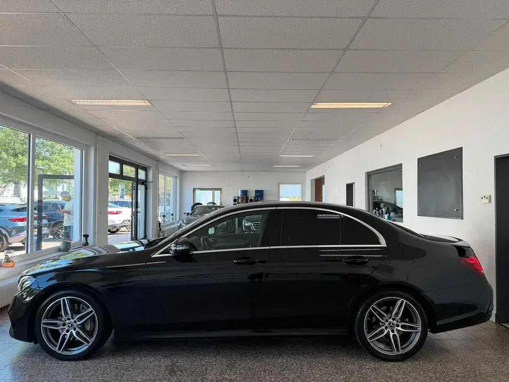 Gebraucht Mercedes E220 AMG 194 PS (142 kW) 2018 Schwarz Limousine