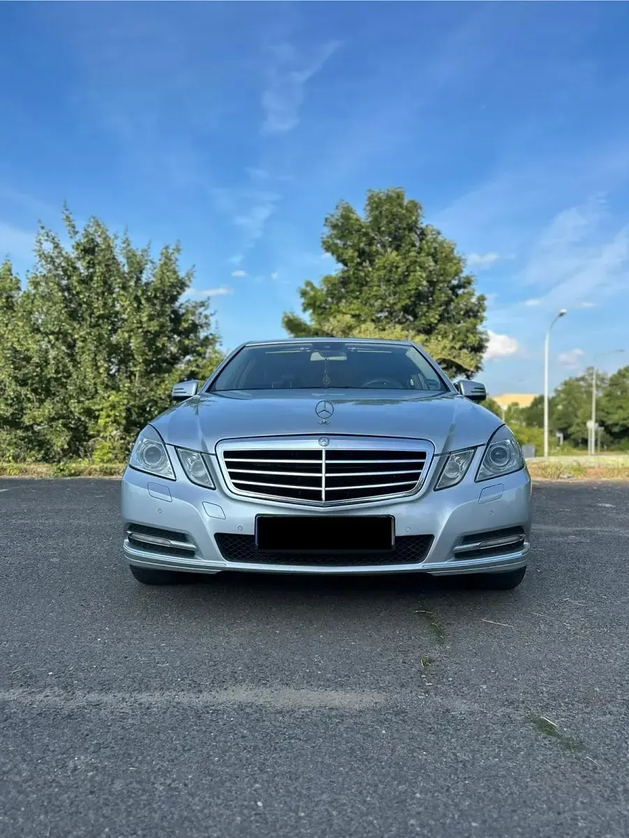 Gebraucht Mercedes E300 231 PS (169 kW) 2010 Silber Limousine