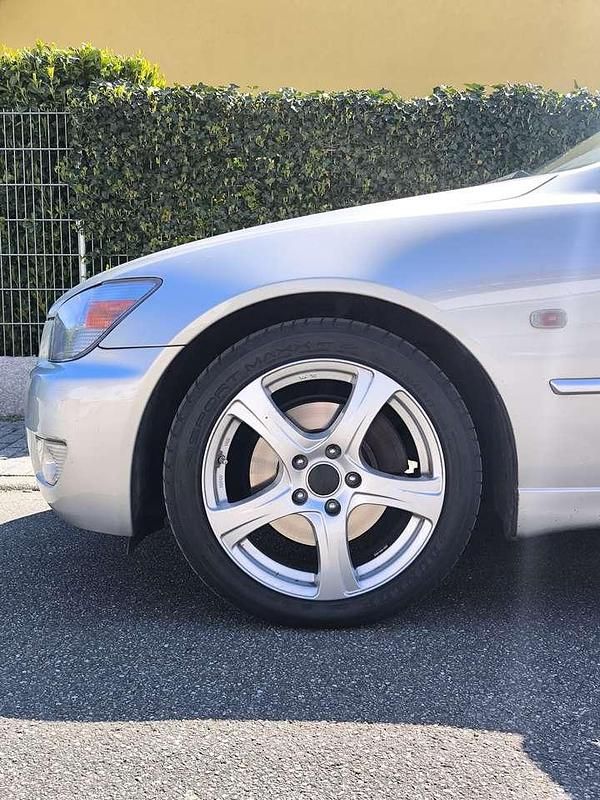 Second-hand Lexus IS200 155 CP (114 kW) 2005 Argintiu Berlinǎ
