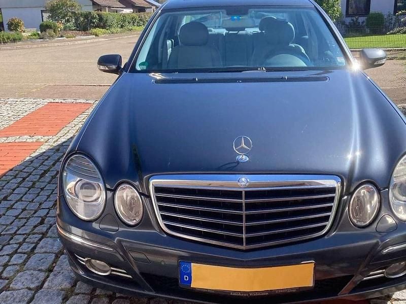 Grau Gebraucht 2007 Mercedes E280 Limousine | 5.000 € (Fairer Preis) - Bild 1/4