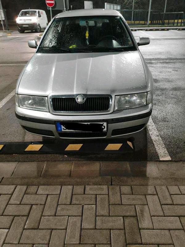 Grau Gebraucht 2002 Skoda Octavia Kombi | 450 € (Superpreis) - Bild 1/4