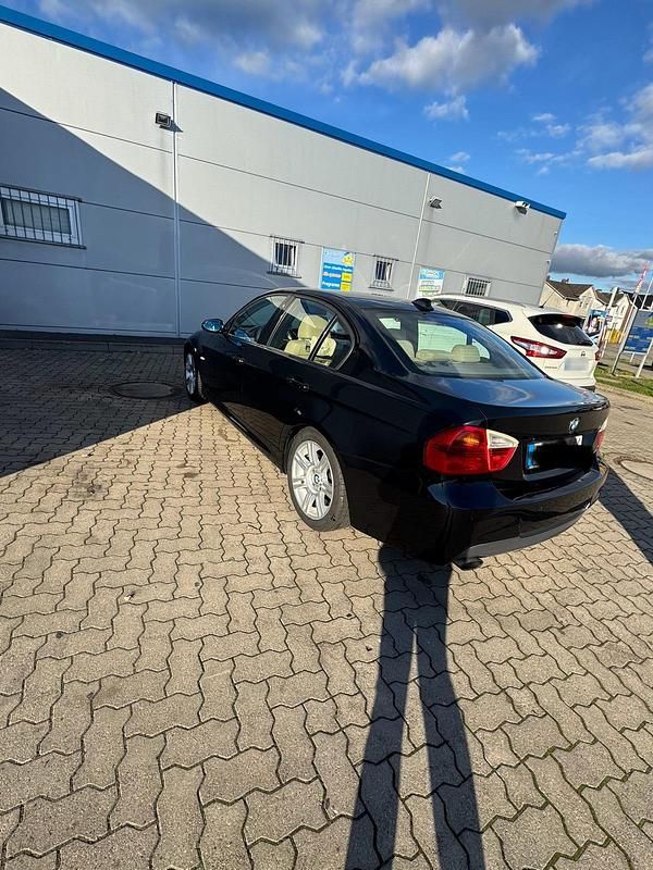 Gebraucht BMW 320 170 PS (125 kW) 2008 Schwarz Limousine