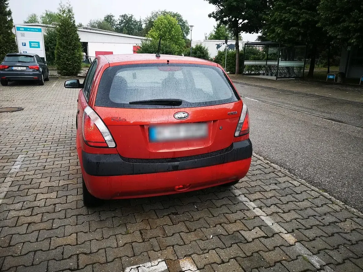Gebraucht Kia Rio 109 PS (80 kW) 2006 Rot Limousine