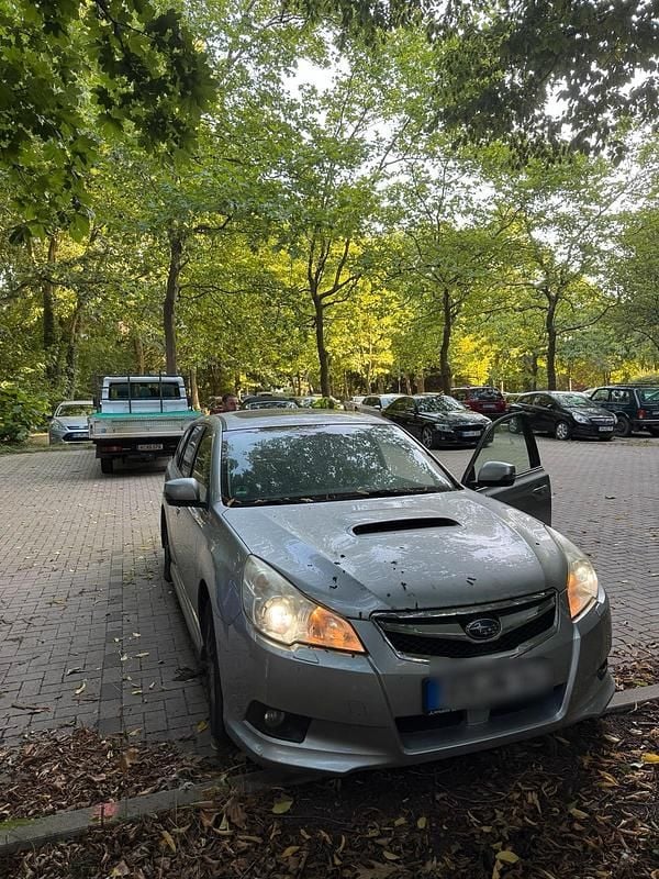 Silber Gebraucht 2012 Subaru Legacy Kombi | 900 € - Bild 1/4