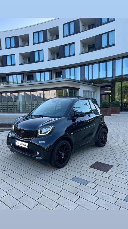 Schwarz Gebraucht 2017 Smart ForTwo Cabrio Brabus Cabrio | 15.999 € (Fairer Preis) - Bild 1/4