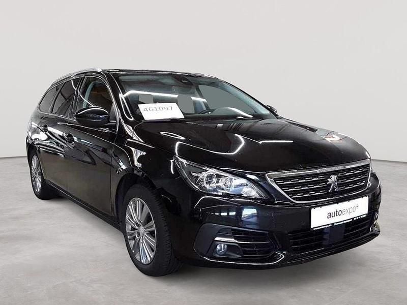 Perla nera schwarz metallic Gebraucht 2021 Peugeot 308 Allure Kombi | 9.290 € (Guter Preis) - Bild 1/4