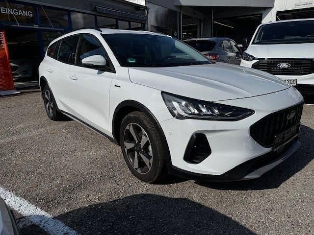 Gebraucht Ford Focus Active 125 PS (91 kW) 2023 Frostweiß Kombi