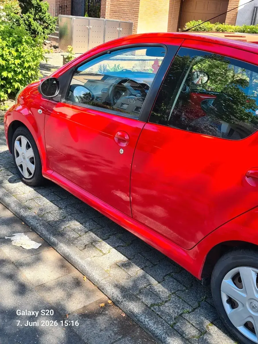 Gebraucht Toyota Aygo 60 PS (44 kW) 2011 Rot Kleinwagen