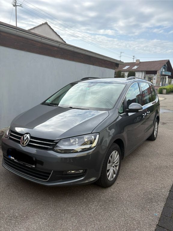 Grau Gebraucht 2021 VW Sharan Comfortline Van / Kleinbus | 26.500 € (Guter Preis) - Bild 1/4