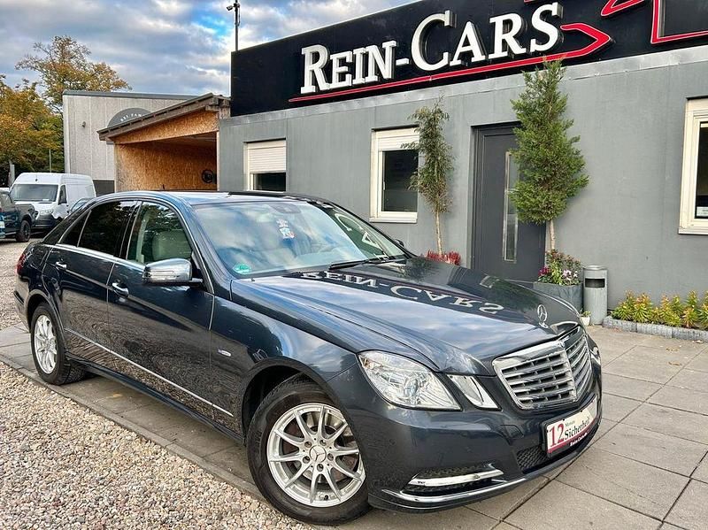 Grau Gebraucht 2012 Mercedes E250 Limousine | 10.990 € (Superpreis) - Bild 1/4