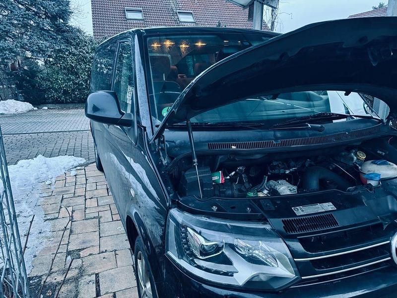 Gebraucht VW Caravelle 179 PS (131 kW) 2011 Schwarz Van / Kleinbus