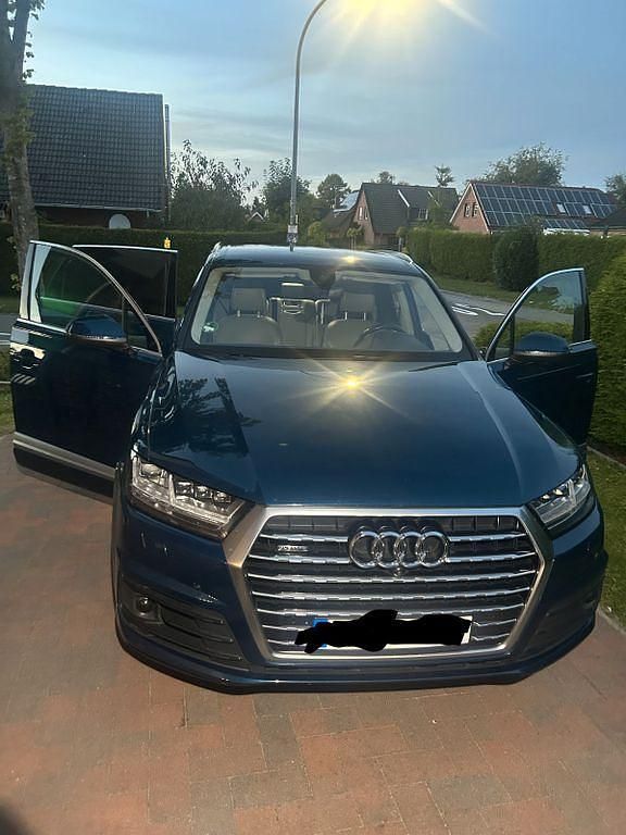 Blau Gebraucht 2019 Audi Q7 Ambiente SUV | 35.500 € (Superpreis) - Bild 1/4