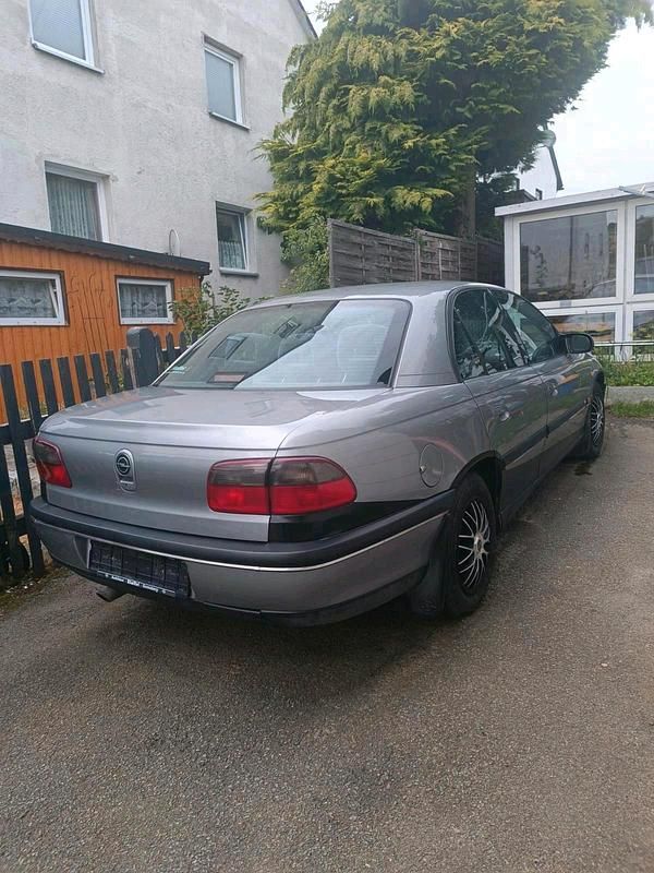 Second-hand Opel Omega 116 CP (85 kW) 1995 Berlinǎ