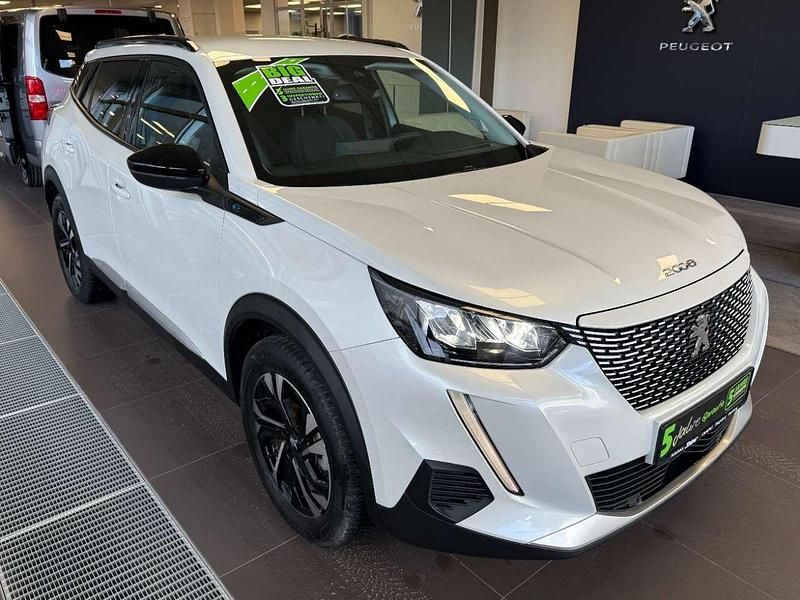 Gebraucht Peugeot e-2008 Allure 100 kW (136 PS) 2023 Lack weiss perlglänzend/typ au SUV