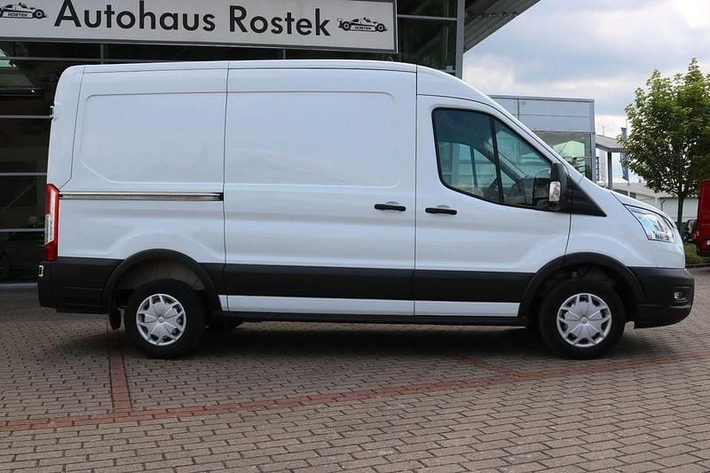 Gebraucht Ford Transit Trend 131 PS (96 kW) 2023 Weiß Limousine