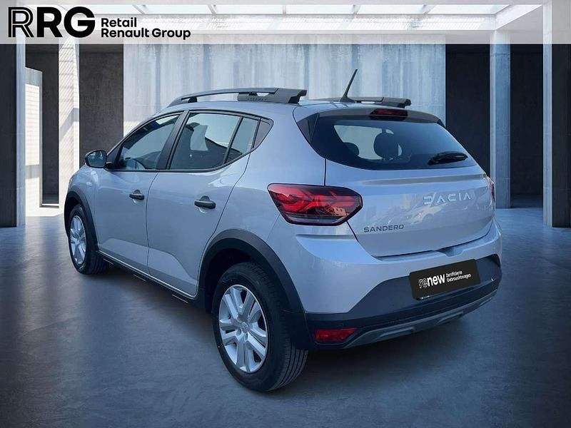 Gebraucht Dacia Sandero Essentiel 101 PS (74 kW) 2024 Grau Limousine