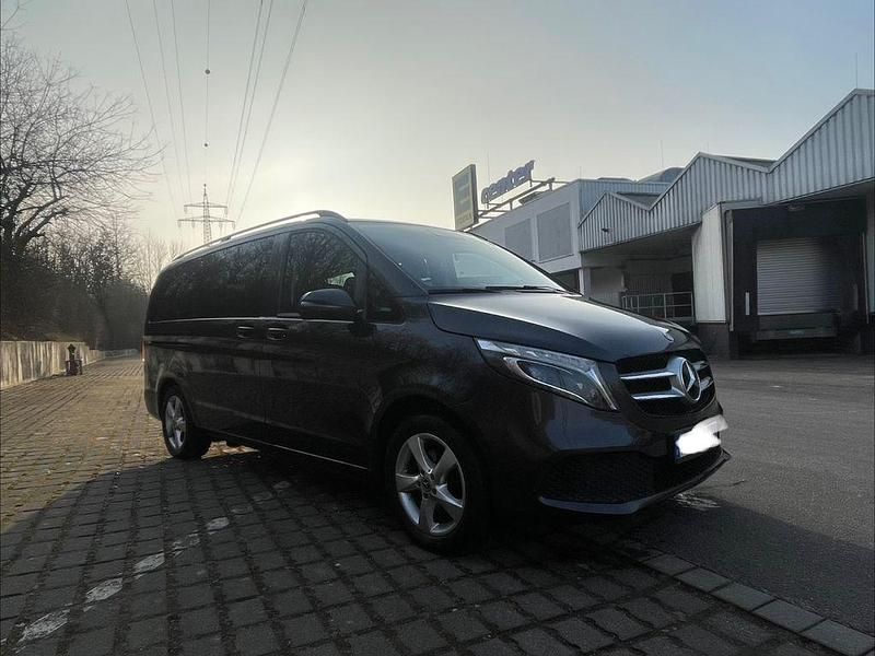 Gebraucht Mercedes V220 Avantgarde 163 PS (119 kW) 2021 Grau Van / Kleinbus