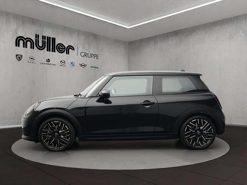 Gebraucht Mini Cooper Favoured 156 PS (114 kW) 2024 Midnight black ii Kleinwagen