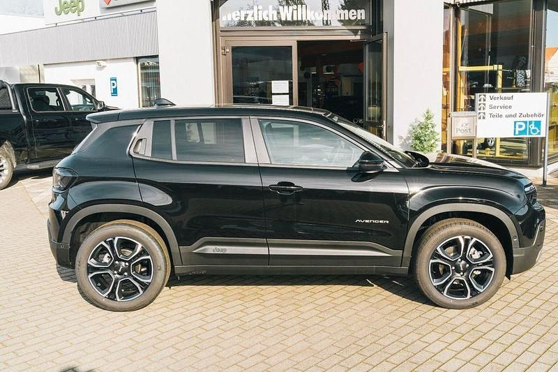 Neu Jeep Avenger Summit 101 PS (74 kW) 2026 Schwarz SUV