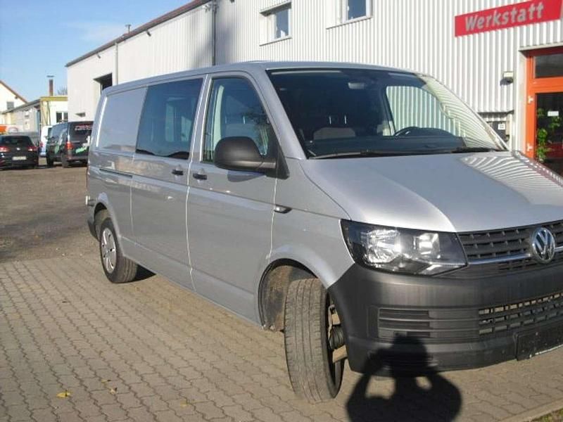Gebraucht VW Transporter 150 PS (110 kW) 2018 Reflexsilber metallic Van