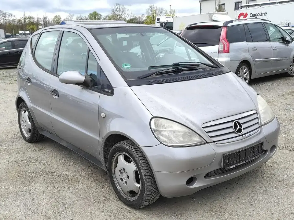 Gebraucht Mercedes A160 102 PS (75 kW) 2000 Silber Limousine